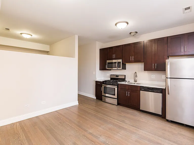 Portage Park Theater Apartments — Photo 27