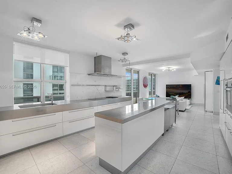 5801 Collins Ave #1200 — Photo 13