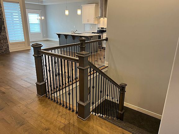 4th image of 814 NE Lone Hill Dr