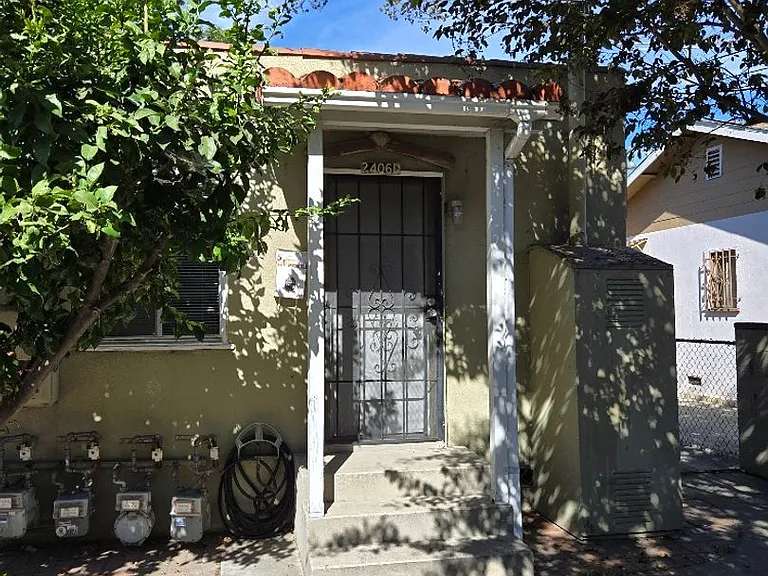 2406-2408 2410 Fernleaf St — Photo 2