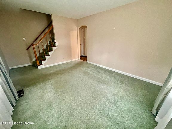 4th image of 892 Molter Ave