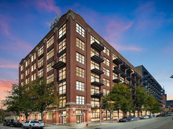 1250 W Van Buren St APT 511, Chicago, IL 60607
