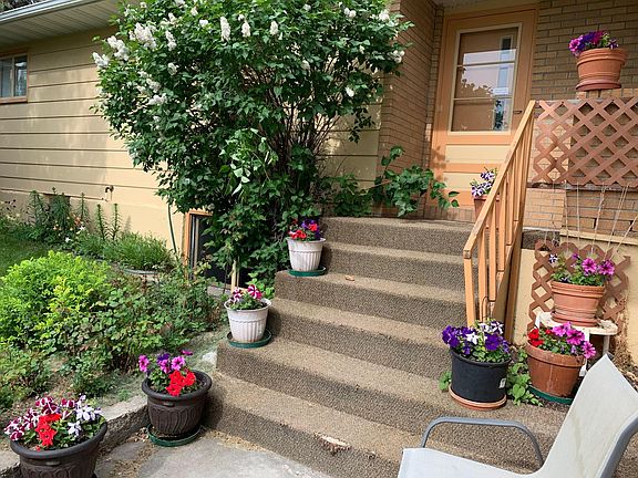 2nd image of 27 Saddle Butte Dr