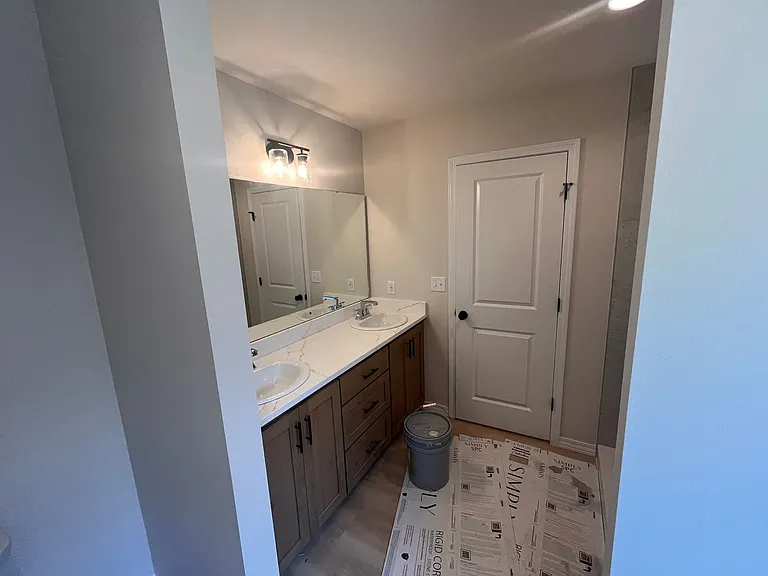 664 W Brook Hollow Rd — Photo 14
