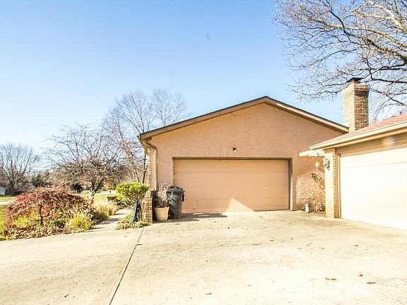 5th image of 12905 Fox Run Ct N