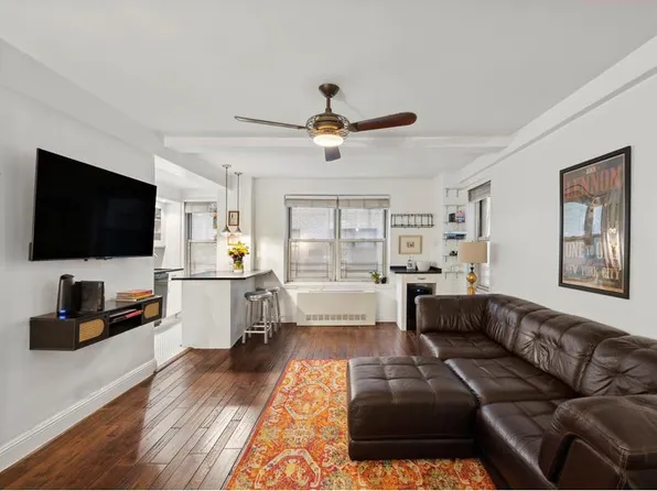 424 East 52nd Street 2D image 1 of 12