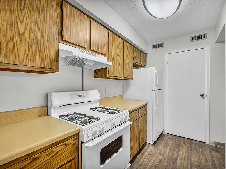 Classic Townhome with gas range