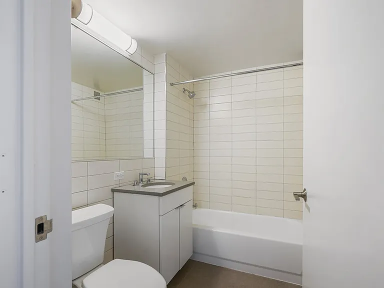Columbus Cir #N20F — Photo 15
