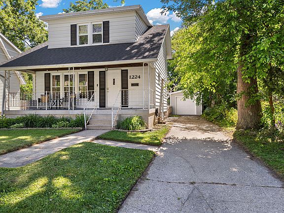 3rd image of 1224 Edith Ave NE