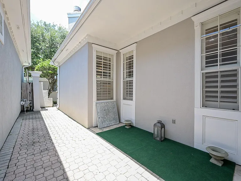 2301 Steel St — Photo 32