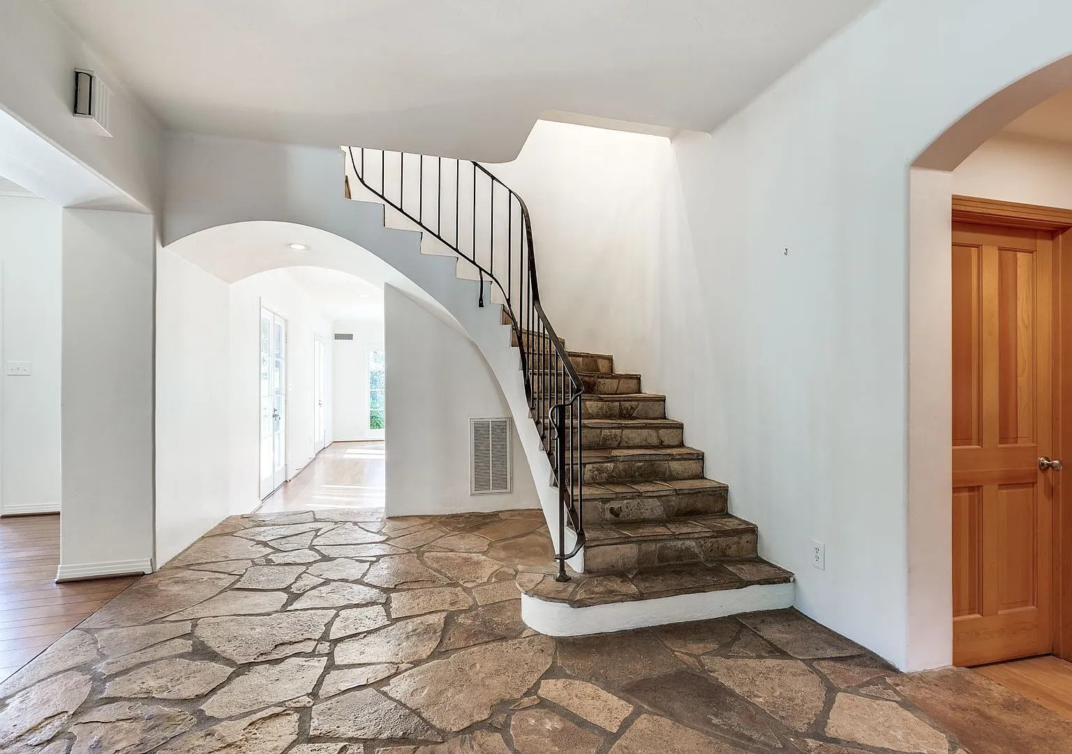 5-Bedroom Alamo Heights Estate — Photo 3