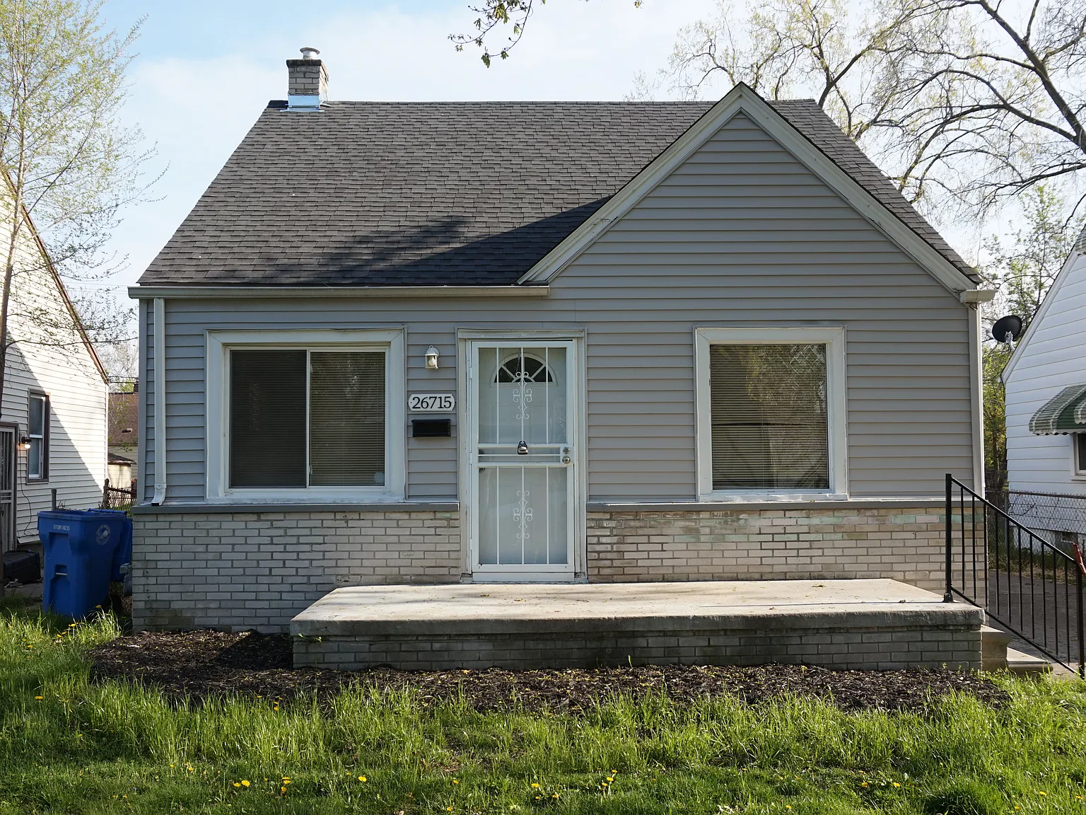 3 bed, 990 sqft, $1,500 — Photo 1