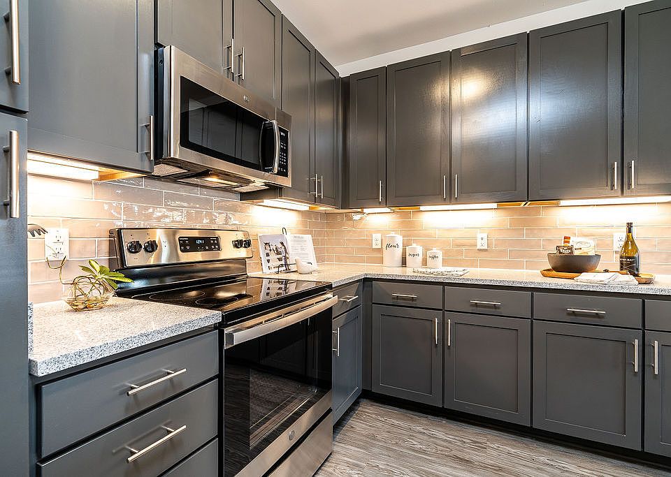 1st image of 550 Avery Dr #1117