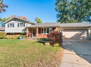 1288 Canterbury Rd, Green Bay, WI 54304