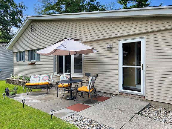 3rd image of 1025 Gentian Dr SE