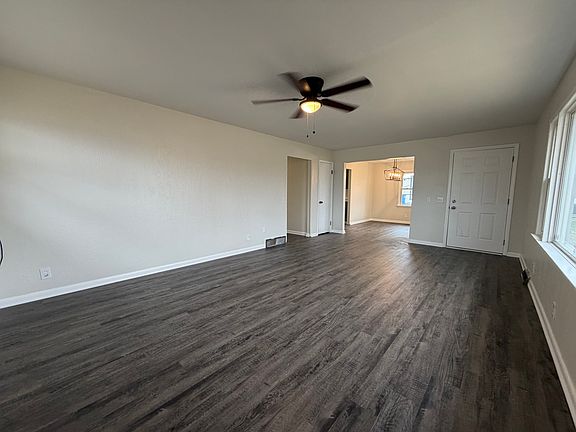 3rd image of 1025 Charleston Blvd