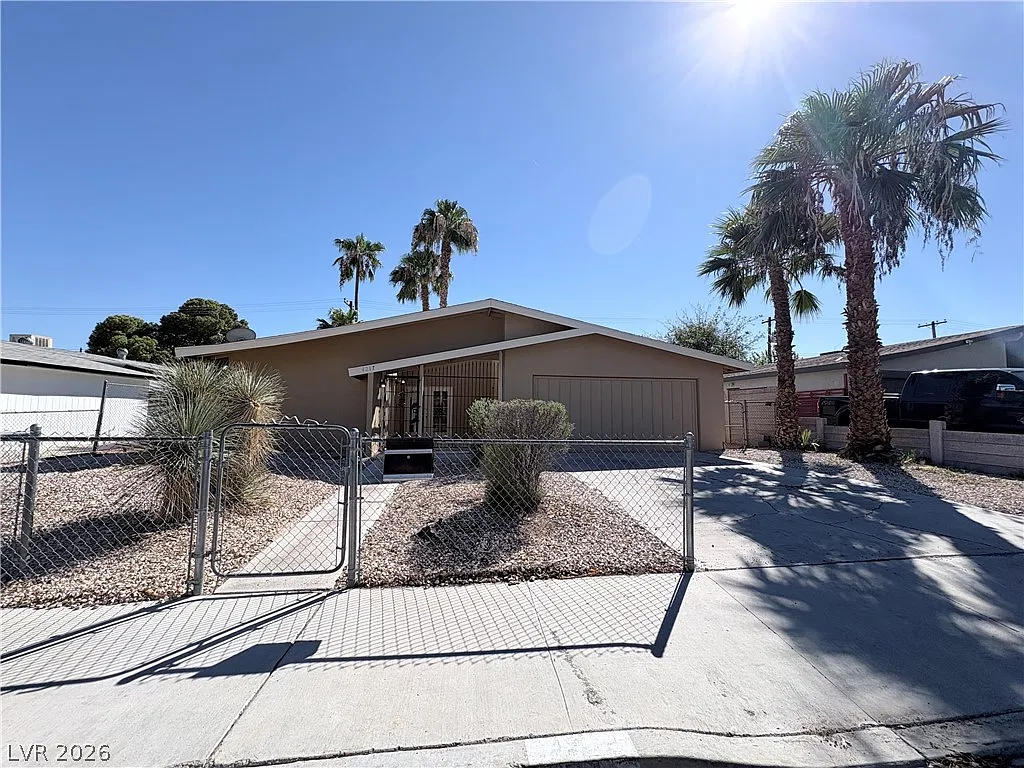 4 bed, 2.0 bath, 1550 sqft, $1,900 — Photo 2