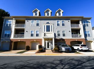 11322 Westbrook Mill Ln Unit 302, Fairfax, VA 22030