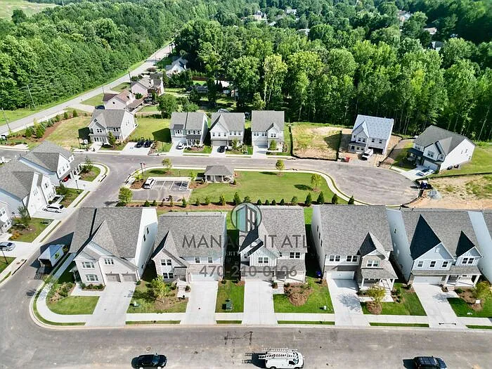 5 bed, 4.0 bath, 3215 sqft, $3,299 — Photo 3