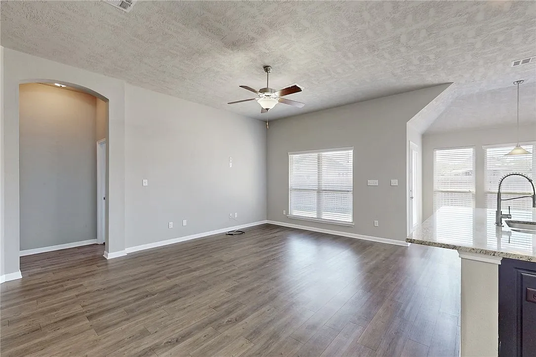 4 bed, 1624 sqft, $2,250 — Photo 4