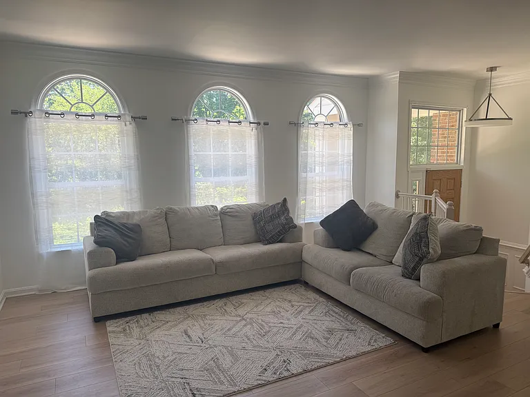 13907 Lindendale Ln — Photo 2