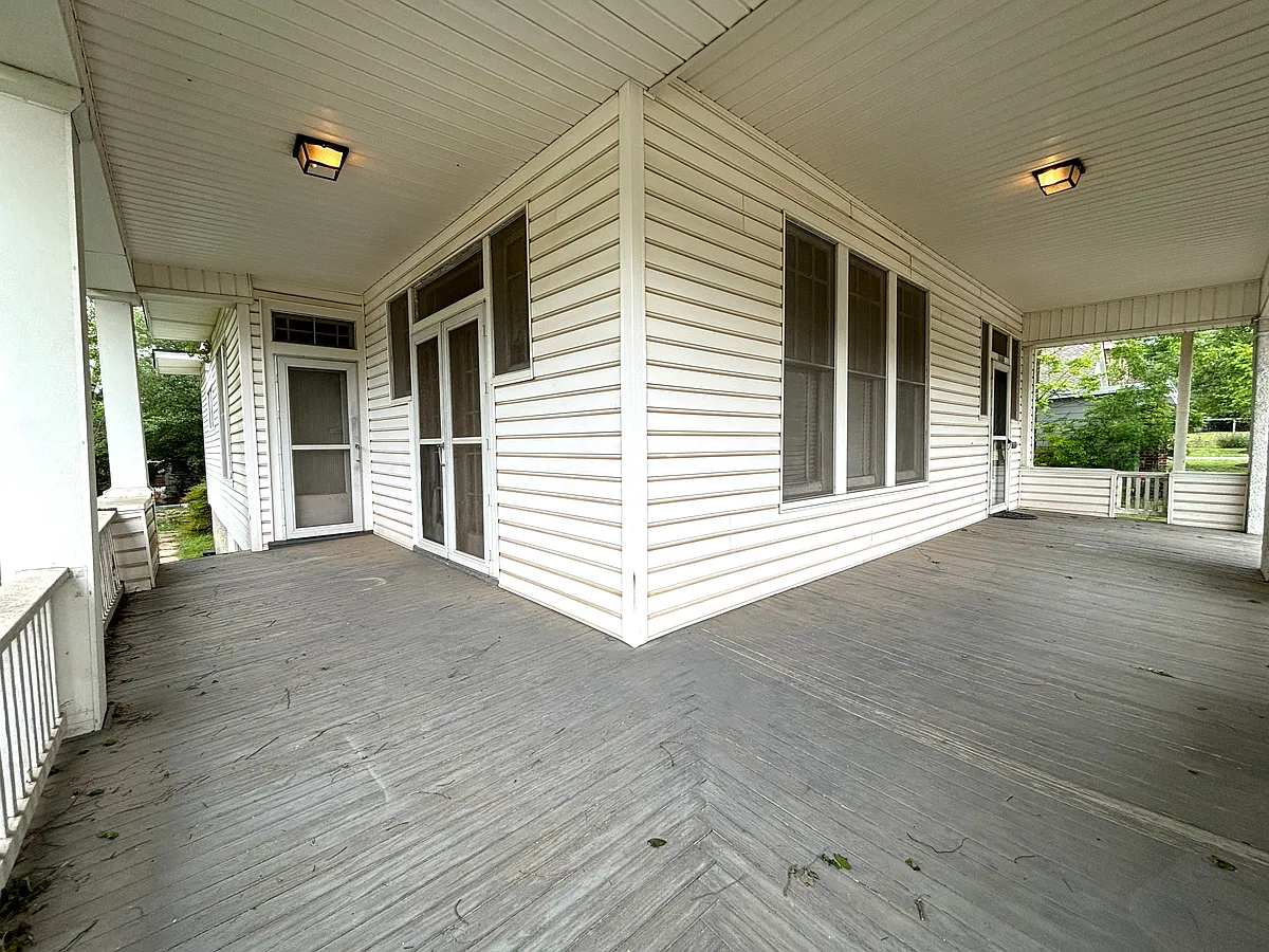 Building Photo - 1000 N 19th St