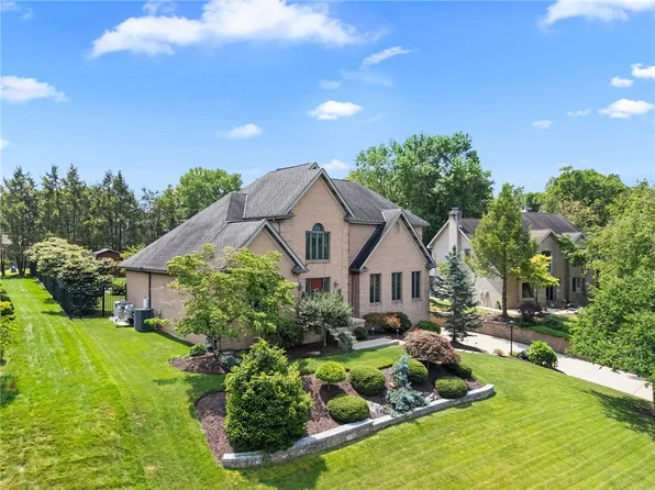 2112 Adams Dr, Clairton, PA 15025