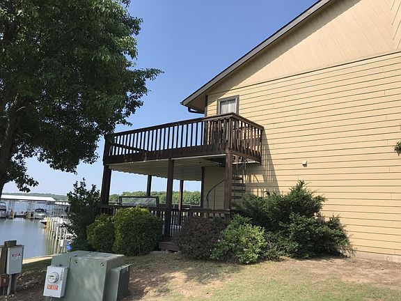 Image 4: Side of condo