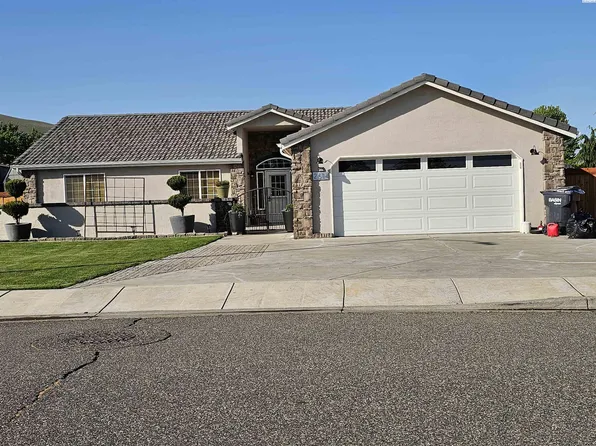 2614 Ficus Dr, West Richland, WA 99353