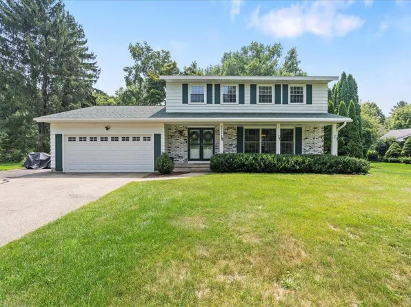 3229 Old Fox Run, Sun Prairie, WI 53590