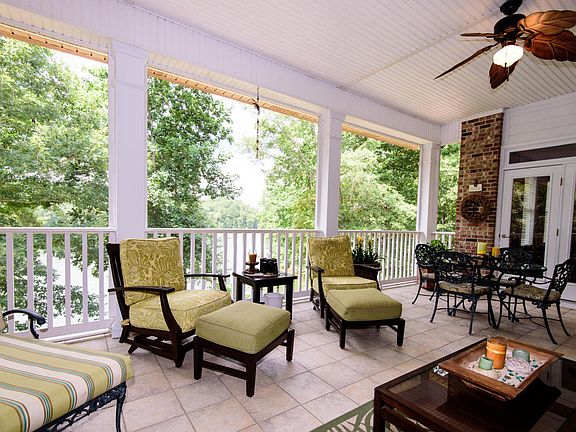 4th image of 463 Mountain Laurel Dr