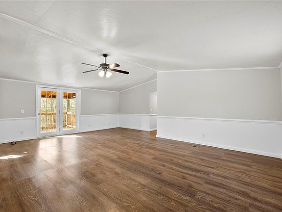 4th image of 204 Sarrar St