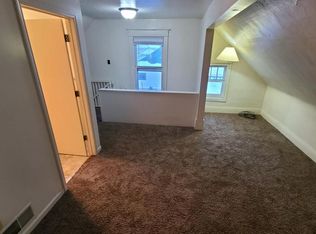 314 1/2 E Pine St, Cadillac, MI 49601
