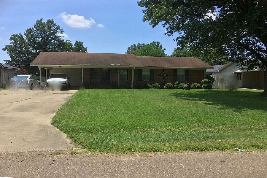 1st image of 937 Miller Dr