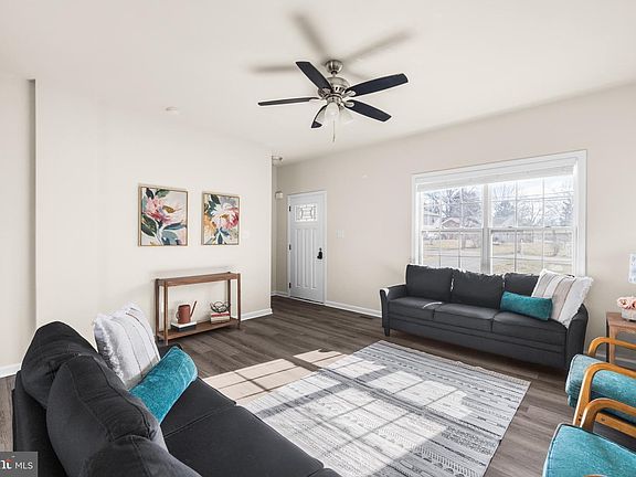 3rd image of 239 Sunlite Dr