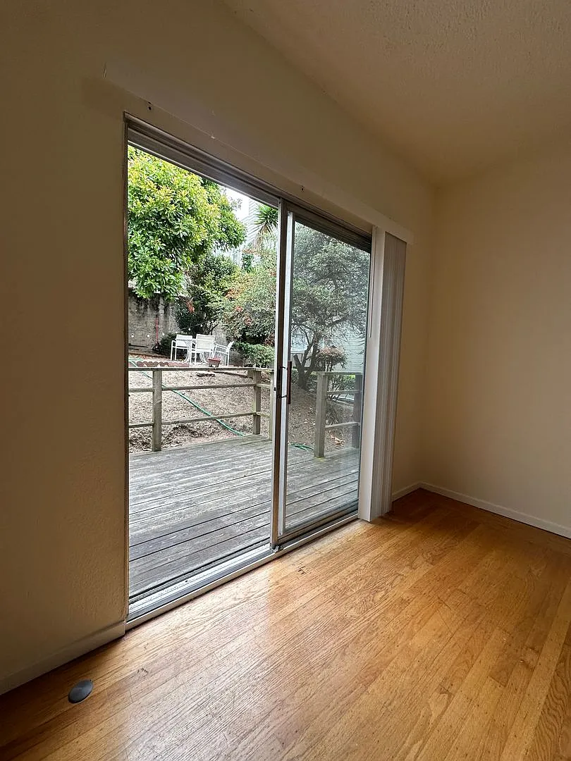 1230 Hyde Street (744r) — Photo 3