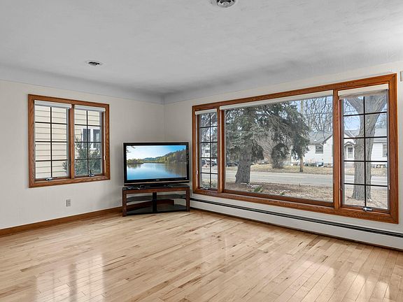 4th image of 758 McKnight Rd N