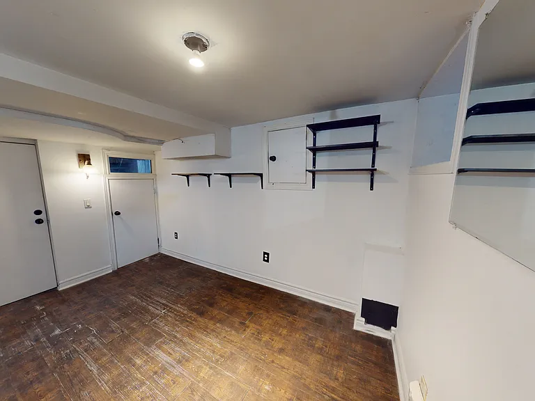 1054 Dovercourt Rd #BASEMENT — Photo 2