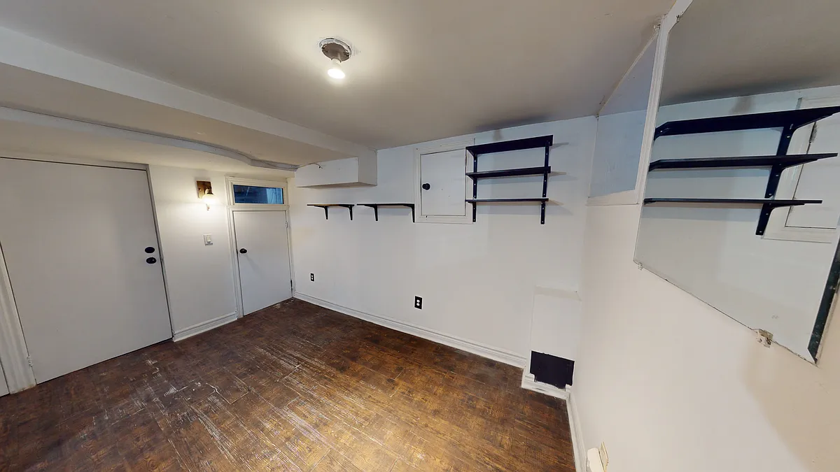 Building Photo - 1054 Dovercourt Rd #BASEMENT