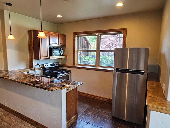 4th image of 202 Mansion Heights Dr