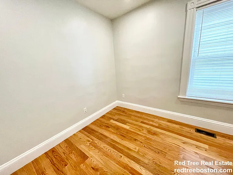 35 Newport St #2 — Photo 12