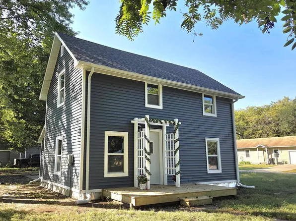 321 W Perry St, Rossville, KS 66533