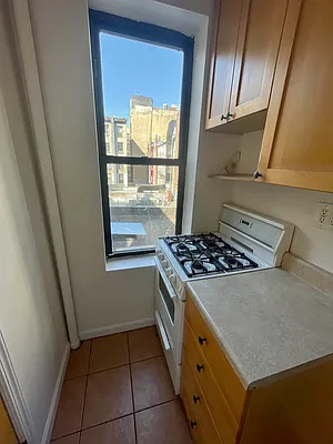 Rented by Universal Realty Group | media 5