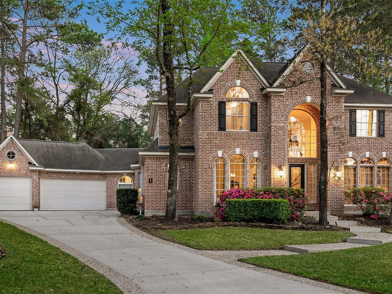 5 bed, 3.5 bath, 4183 sqft, $7,800 — Photo 2