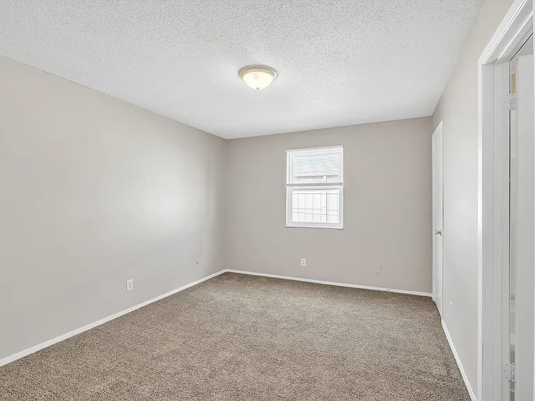 Richardt Apartments — Photo 16