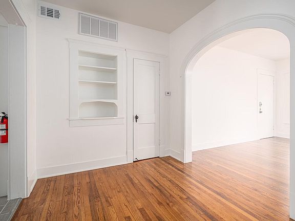 3rd image of 4907 Louisiana St APT 2