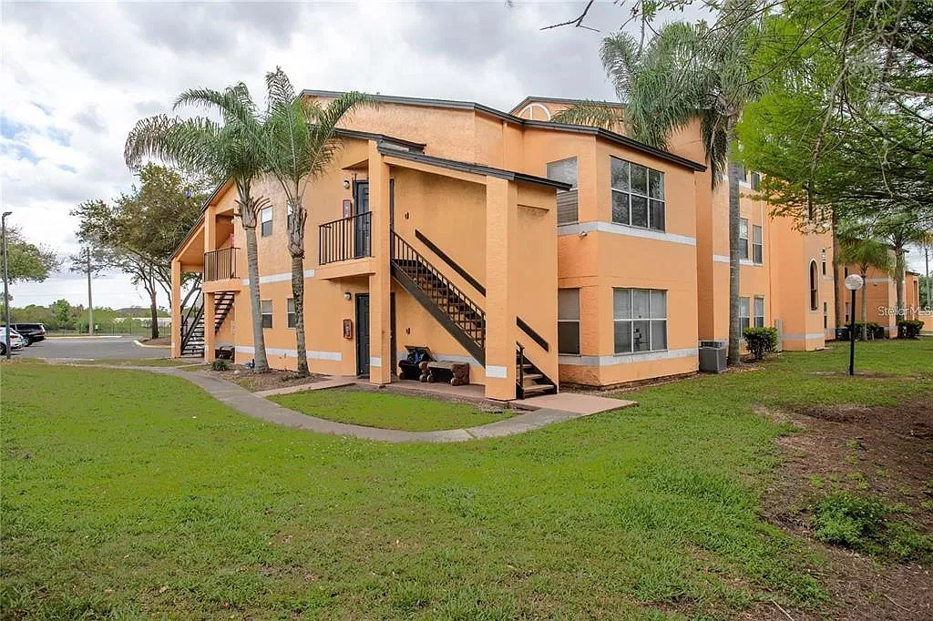 2 bed, 1.0 bath, 934 sqft, $1,600 — Photo 1