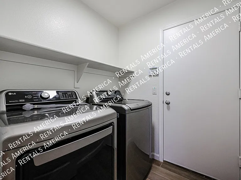 2276 S Bahama Dr — Photo 27