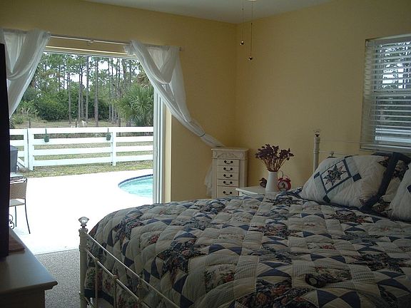 Master Suite W/French Doors to Pool