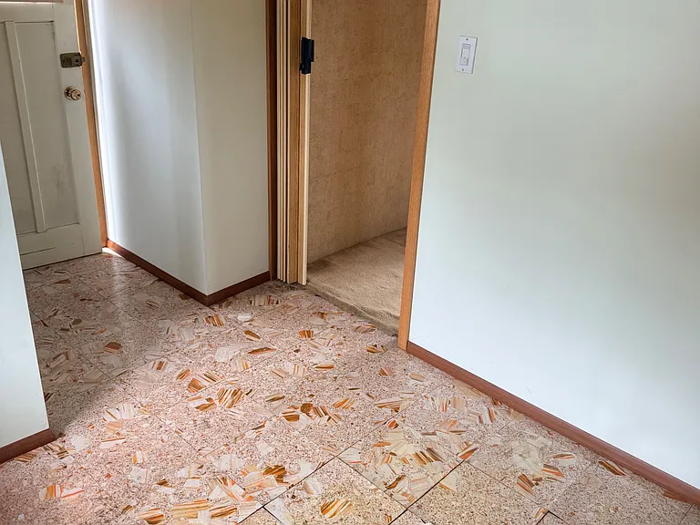 469 Evans Ave #NANNY — Photo 5